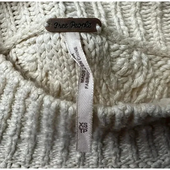 Free People cable knit cropped pullover sweater, size XS. - Picture 9 of 9